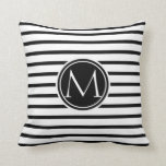 Coussin Motif à bandes fines<br><div class="desc">Design élégant et moderne. Motif. Noir et blanc. monogramme personnalisé. Conception par José Ricardo</div>