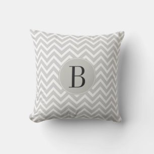 Coussin Motif Chevron gris et blanc avec Monogramme