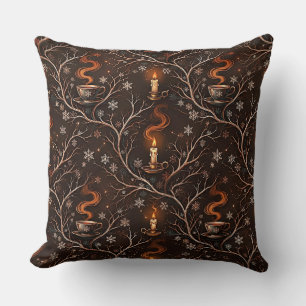 Coussin Motif Dark Academia Café et Bougies d'Hiver