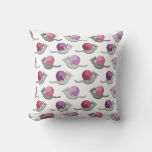Coussin Motif de chats mignons et heureux jouant avec des 