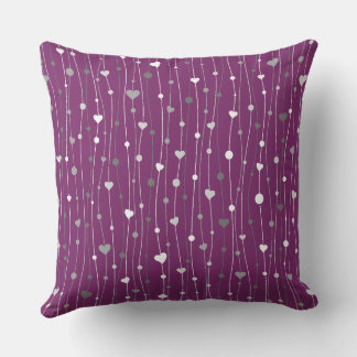 Coussin Motif de coeur intemporel violet graphique