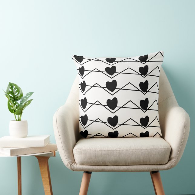 Coussin Motif de cœurs en chevron rayé noir et blanc (Chaise)