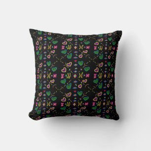 Coussin Motif de cœurs, fleurs et insectes sur fond noir