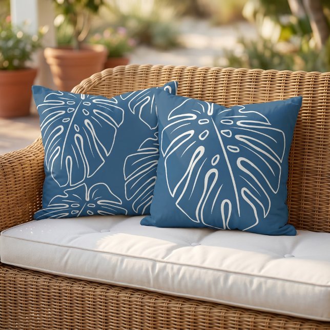 Coussin Motif de feuille tropicale blanche sur fond bleu c (Créateur téléchargé)