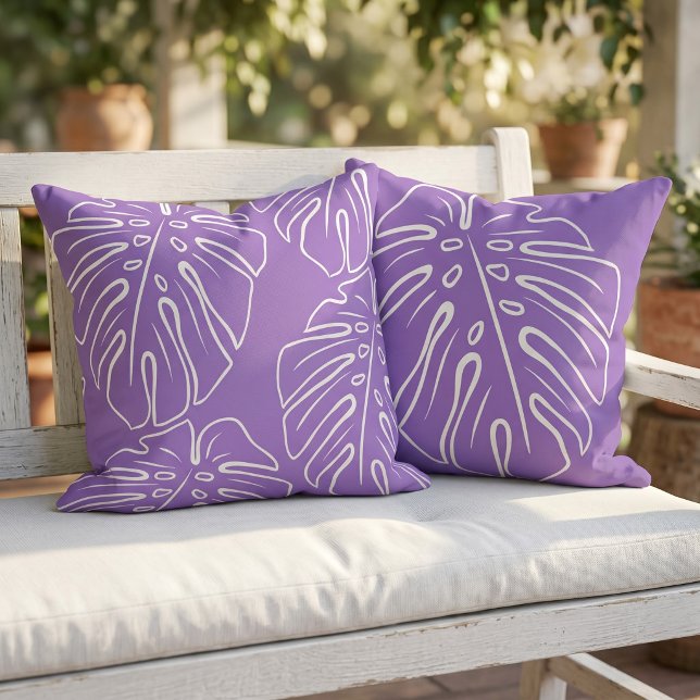 Coussin Motif de feuille tropicale blanche sur violet lava (Créateur téléchargé)