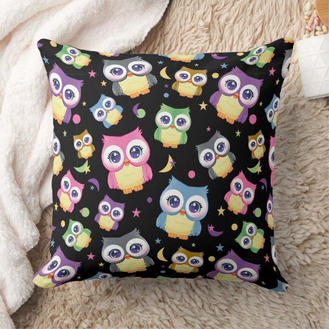 Coussin Motif de hibou fantaisiste sur décoration intérieu (Couverture)