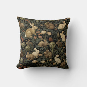 Coussin Motif de lapin de forêt vintage foncé botanique