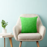 Coussin Motif de maillage géométrique de dégradé vert clai<br><div class="desc">Cool clair foncé dégradé géométrique maille à motif coussin à la décoration d'accueil pour les chambres modernes. Maille géométrique dégradé clair motif triangles lumineux ombre. Maille géométrique triangulaire avec dégradé vert foncé clair.</div>