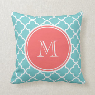 Coussin Motif de Quatrefoil turquoise, Monogramme de Corai