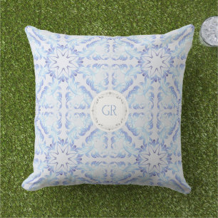 Coussin Motif de style baroque.Motif de Noël. Monogramme.