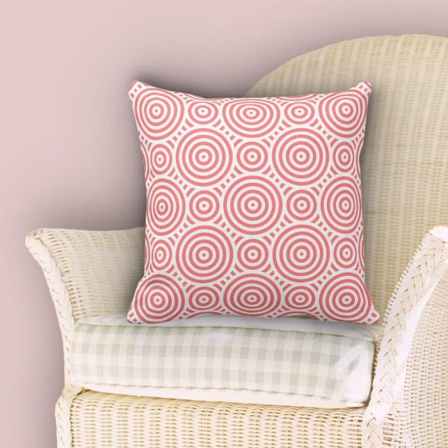 Coussin Motif des cercles imbriqués mignons rose et blanc (Cute Pink and White Nested Circle Pattern Throw Pillow, Dining Room)