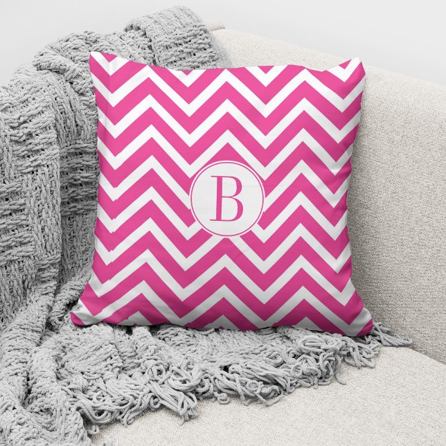 Coussin Motif élégant de chevron rose monogramme  (Créateur téléchargé)