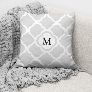 Coussin Motif élégant monogrammé gris quatrefeuilles