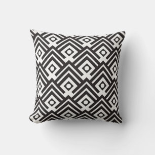 Coussin motif en chevron noir et blanc