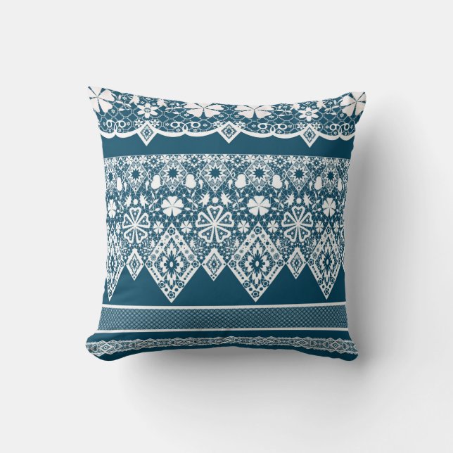 Coussin Motif en dentelle bleue. (Recto)