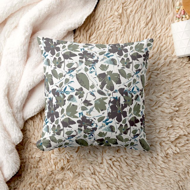 Coussin Motif Fleurs de Vigne Clématite Bleu Vert Aquarell (Clematis Vine Elegant Green Blue Floral Home Decor Pillow from Studio Posies.)