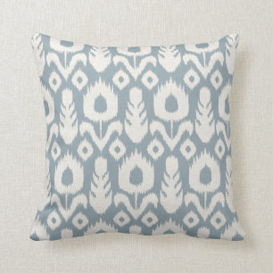 Coussin Motif floral d'Ikat bleu-clair et naturel