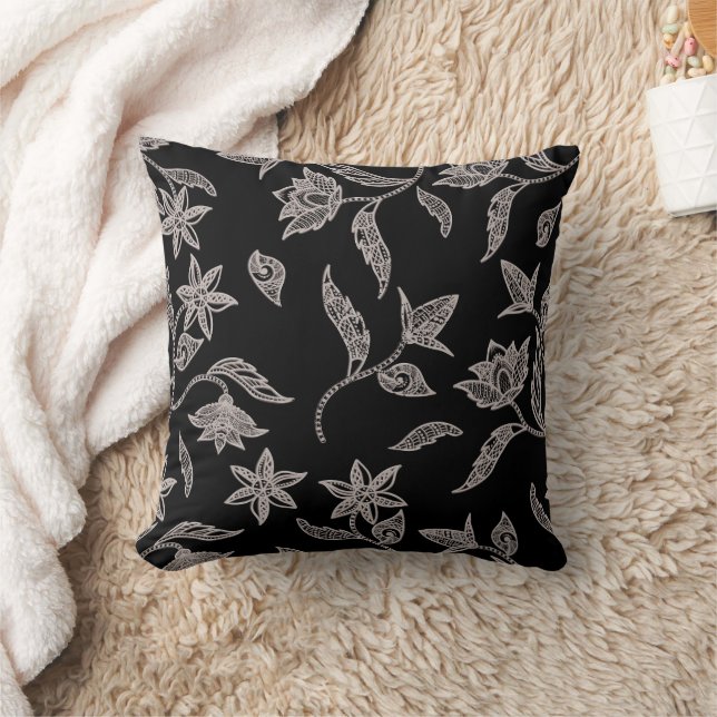 Coussin Motif floral en dentelle argentée complexe (Couverture)