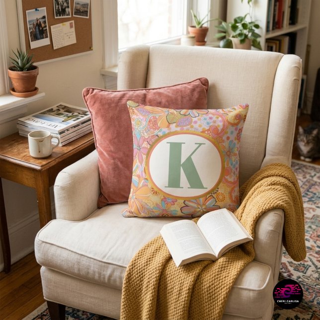 Coussin Motif groovy monogramme floral rétro (Flower power called… it wants its vibes back 🌼✨)