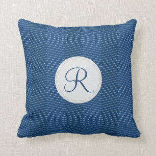 Coussin Motif mince de Chevron de monogramme bleu nautique