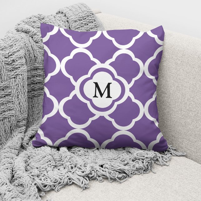 Coussin Motif monogramme moderne violet (Créateur téléchargé)