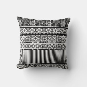 Coussin Motif noir et blanc avec dentelle et patchwork