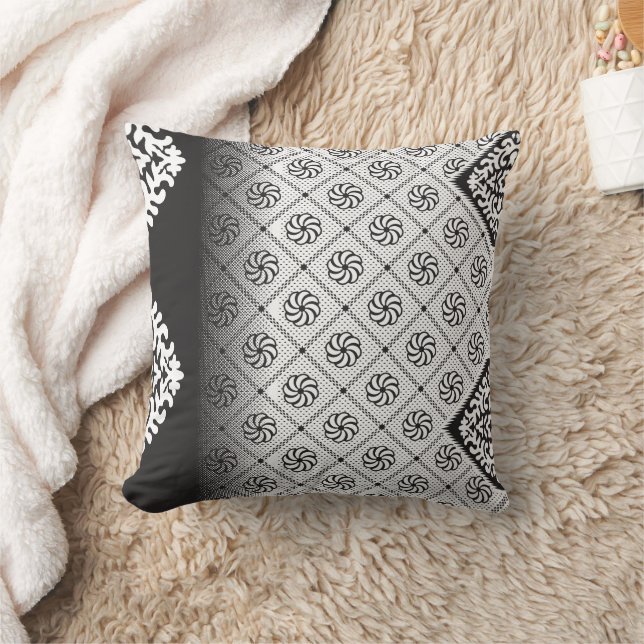 Coussin Motif noir et blanc complexe avec fleurs (Couverture)