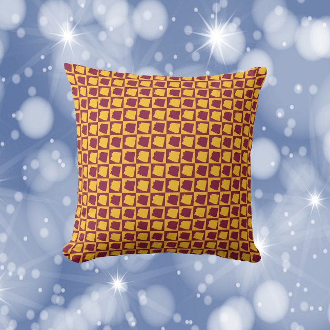 Coussin Motif Pop Art Arizona Marron Jaune Or (A throw pillow with a maroon and yellow gold pattern of the US State of Arizona.)