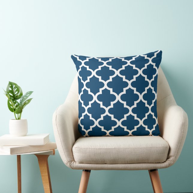 Coussin Motif Quatrefoil Marocain de la Marine Moderne (Chaise)