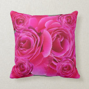 COUSSIN MOTIF ROSE FUCHSIA IMPRESSIONNANT DE ROSES