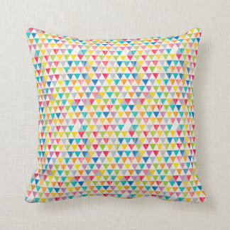 Coussin Motif rustique de triangles d'arc-en-ciel de style