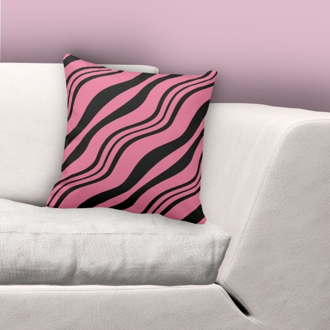 Coussin Motif stylé rose et noir Wavy Lines (Stylish Pink & Black Wavy Lines Pattern Throw Pillow)