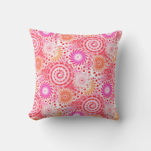 Coussin Motif tourbillon fractal, corail, rose et crème