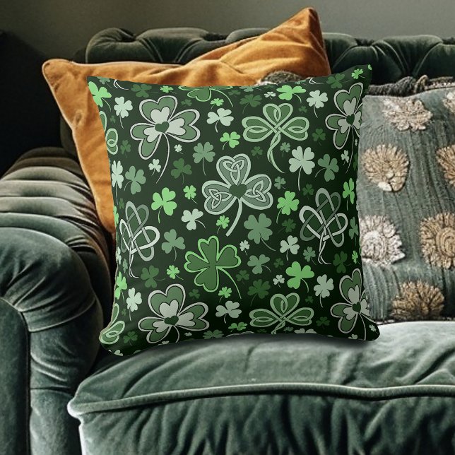 Coussin Motif Trèfle Celtique Cœurs Irlandais Verts (Créateur téléchargé)