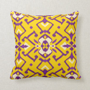 Coussin Motif tribal d'ikat pourpre jaune géométrique chic