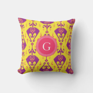 Coussin Motif tribal ikat jaune girly chic avec monogramme