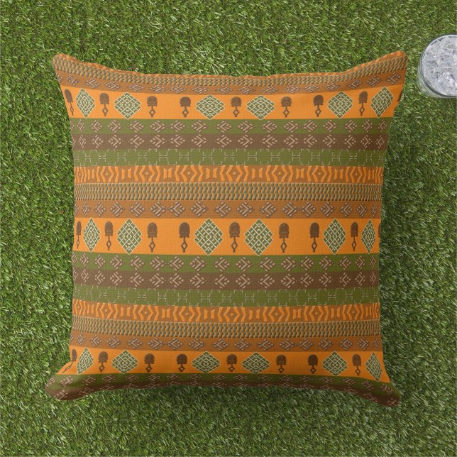 Coussin motif tribal rayé d'origine africaine. (Herbe)