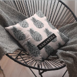 Coussin Motif Tropical Grey & Rose Ananas Avec Nom<br><div class="desc">Motif Tropical Grey & Rose Ananas Avec Nom</div>