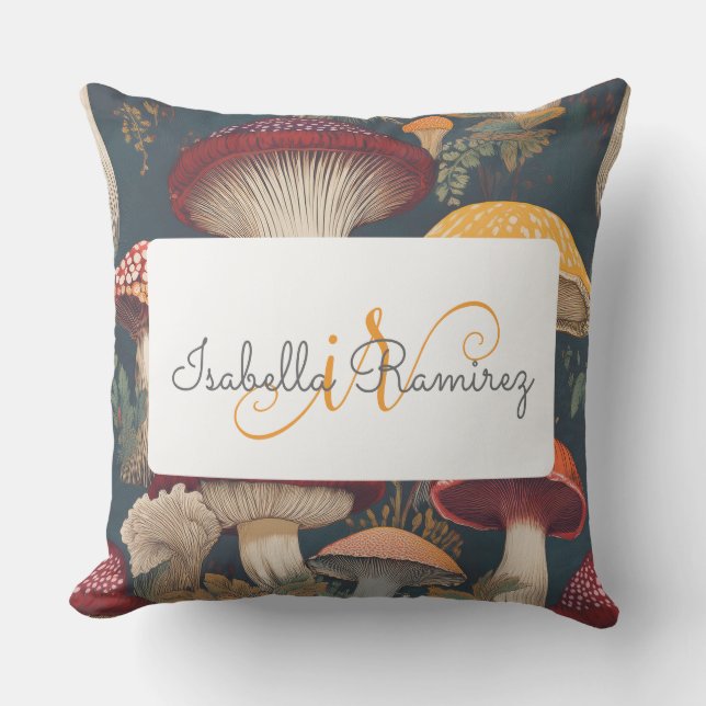 Coussin Motif Whimsical de champignons avec nom et monogra (Recto)