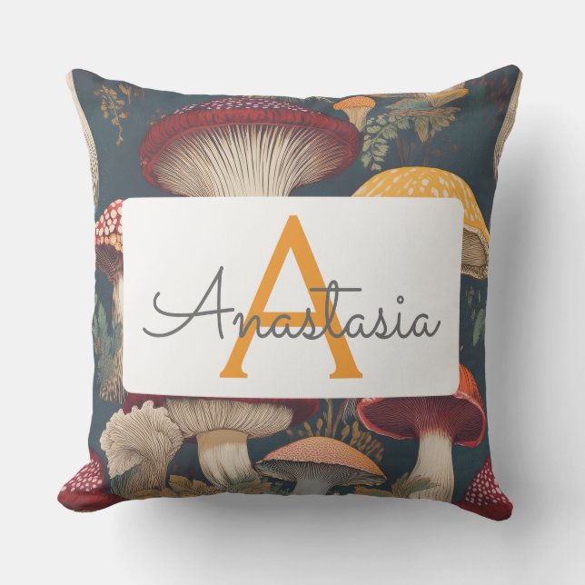Coussin Motif Whimsical de champignons avec nom et monogra (Recto)