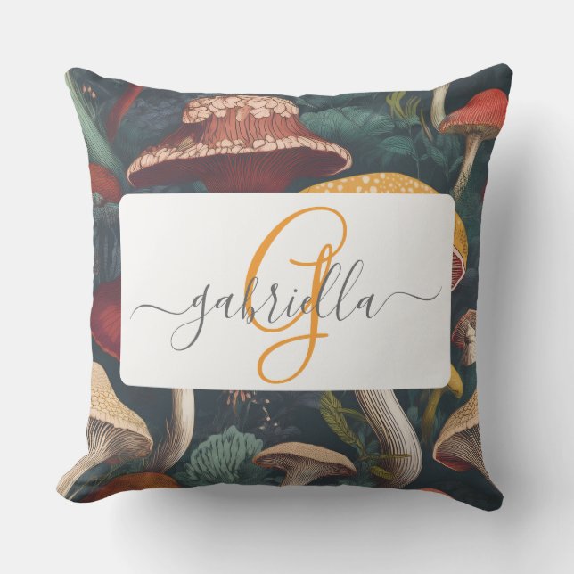 Coussin Motif Whimsical de champignons avec nom et monogra (Recto)