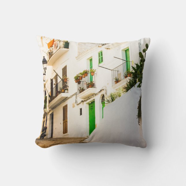 COUSSIN MOTO NOIR PRÈS DU BÂTIMENT DE MUR BLANC À DAYTI (Recto)