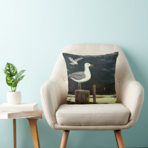 Coussin Mouette vintage perchée sur une jetée, oiseaux mar