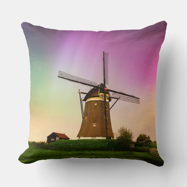 Coussin Moulin à vent traditionnel sous les aurores boréal (Recto)