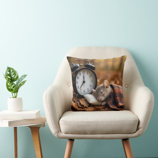 Coussin Mouse Sleeping By an Alarm Clock (Chaise)
