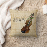 Coussin Musique violoniste personnalisée<br><div class="desc">Violon Personalisé Violoniste Musique Jeter Oreiller a un beau violon avec une vigne d'accents de fleurs. Personnalisez facilement avec un nom qui apparaît sur les côtés avant et arrière du coussin. Fait un grand cadeau et un accent maison pour les joueurs de violon,  les membres d'orchestre et plus encore!</div>