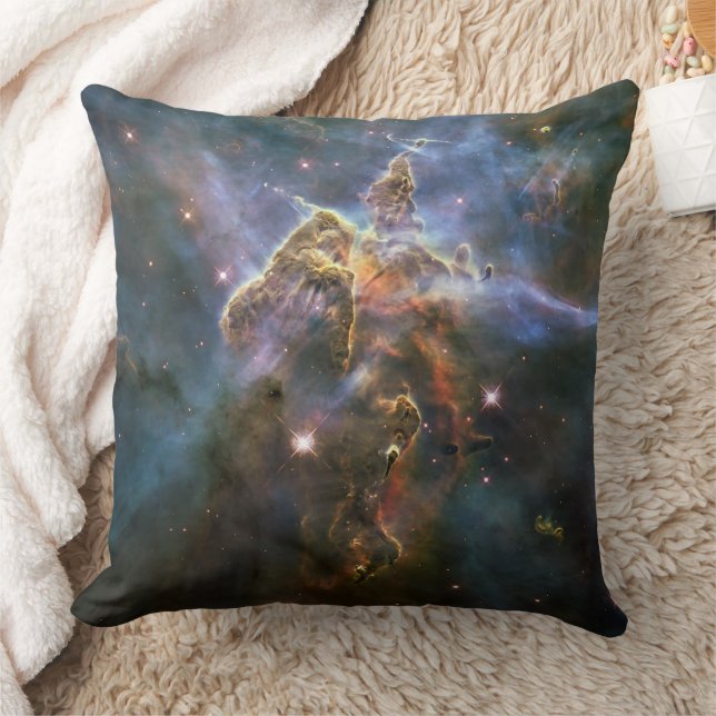 Coussin Mystic Mountain dans la nébuleuse de la Carène Hub (Couverture)