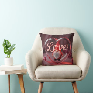 Coussin Nain romantique dans un présentoir en forme de cœu