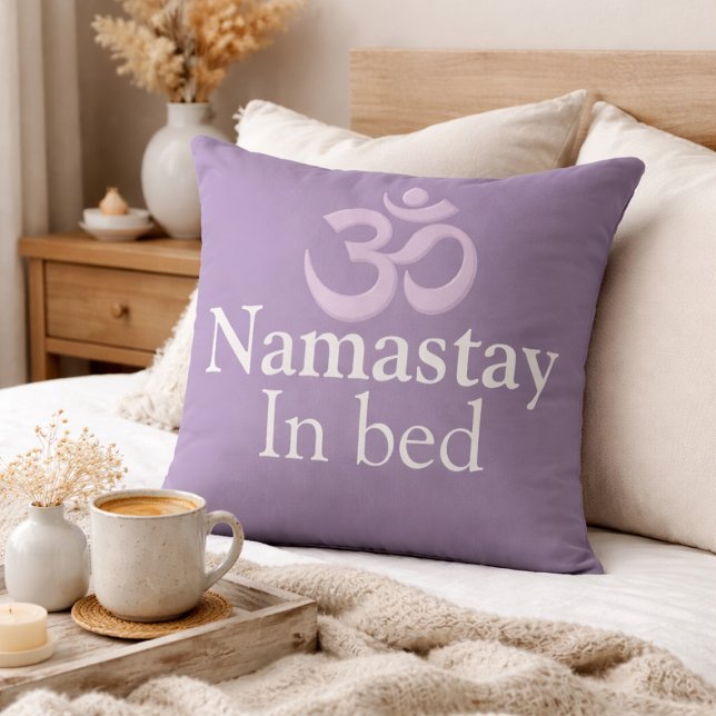 Coussin Namastay In Bed Yoga Lavender purple white Funny (Créateur téléchargé)