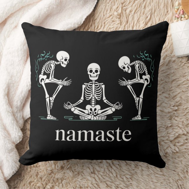 Coussin Namaste Skeletons - Drôle Halloween Yoga (Couverture)